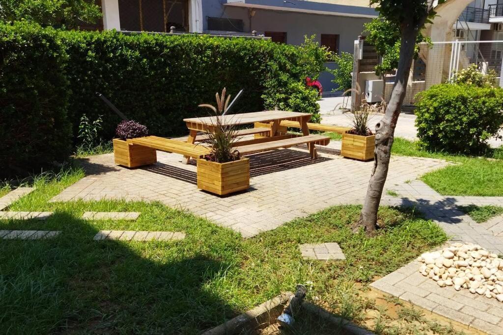 μονοκατοικία με κήπο στη θάλασσα. * Corinth