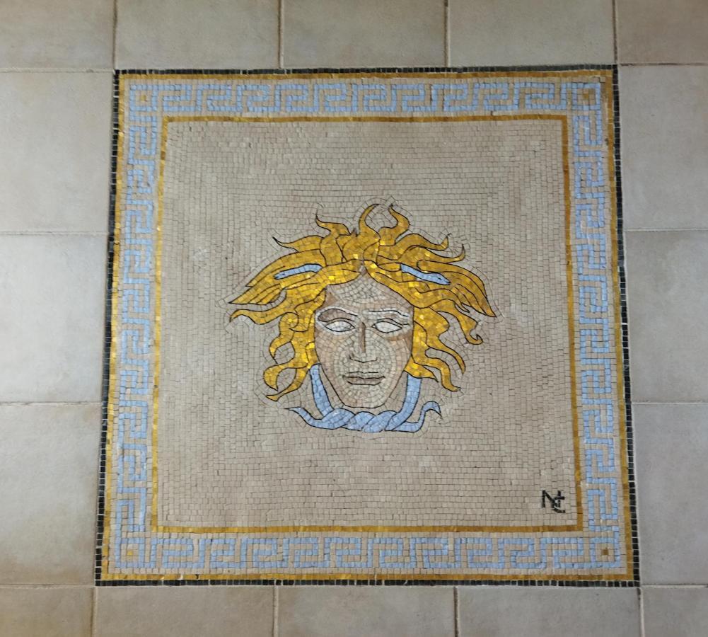 Apartment μονοκατοικία με κήπο στη θάλασσα.