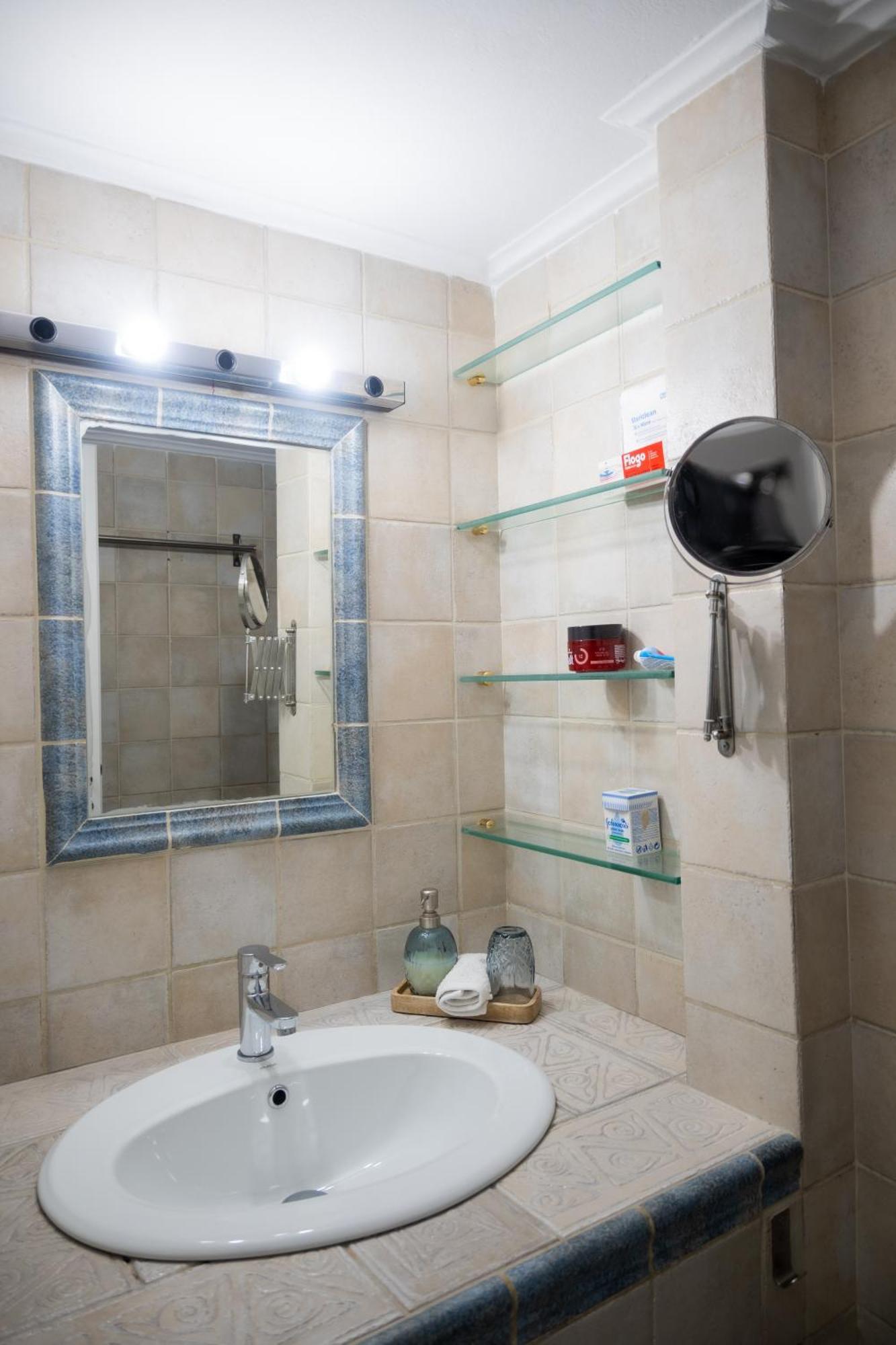 μονοκατοικία με κήπο στη θάλασσα. Apartment *